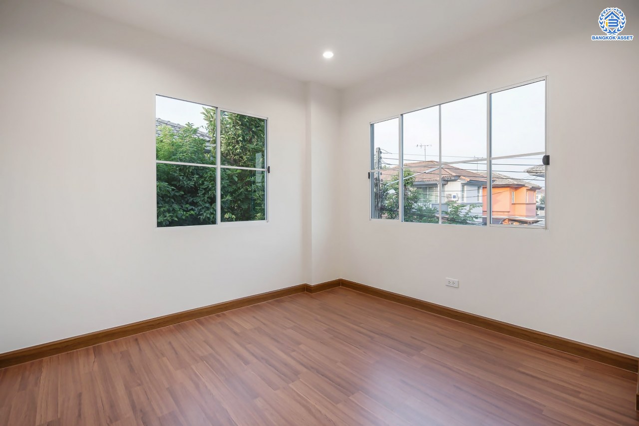 บ้านมือสองตกแต่งใหม่ โครงการ ชัยพฤกษ์2 ราชพฤกษ์-ติวานนท์ เนื้อที่ 54.4 ตร.ว. ฟังก์ชัน 3 ห้องนอน 2 ห้องน้ำ จอดรถได้ 2 คัน บรรยากาศเงียบสงบเป็นส่วนตัว สิ่งอำนวยความสะดวกมากมาย! บนทำเลศักยภาพ หน้าโครงการติดถนนใหญ่ เชื่อมต่อถนนราชพฤกษ์ ใกล้จุดขึ้นทางด่วน "ศรีสมาน"...